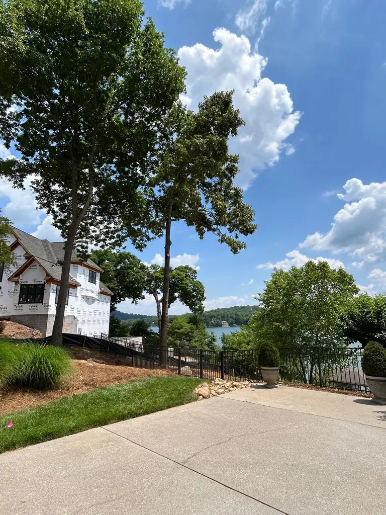 Lakefront property driveway and trees near Knoxville, Tennessee