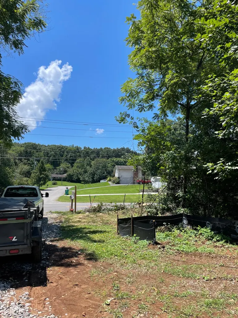 Flores Tree Service truck loaded on a roadside job in Knoxville, Tennessee